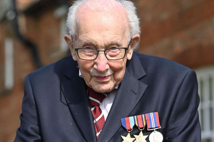 Історію життя 100-річного британського ветерана, який зібрав мільйони для медиків, екранізують