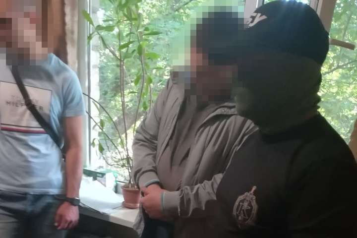 На Дніпропетровщині на хабарі викрили прокурора: фото