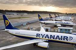 Ryanair до кінця осені скасував плату за перебронювання квитків