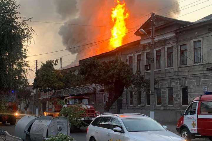 Трагічна пожежа в Харкові: в палаючому будинку загинули дві людини (фото)