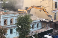 Пробили дно. Береза прокоментував знесення садиби на Саксаганського 