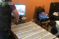 Депутата затримали в офісі нотаріуса під час переоформлення документації та отримання за продаж земельних ділянок $165 тисяч