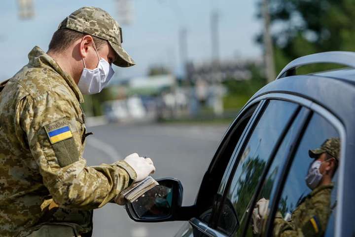 Україна не планує продовжувати заборону на в'їзд іноземців