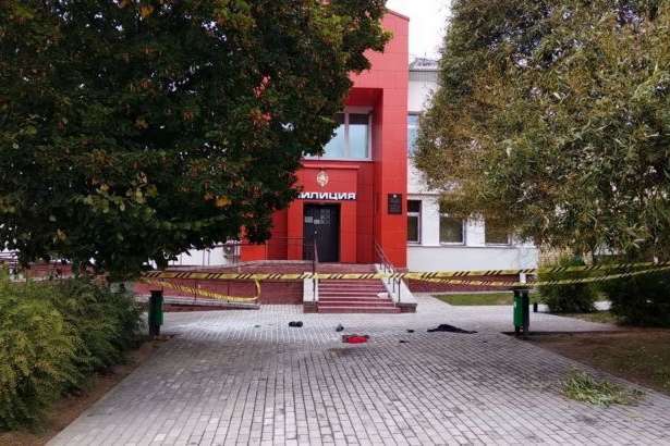 У Білорусі помер чоловік, який підпалив себе біля відділку поліції