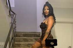 «Сосок отвалился». Девушка едва не умерла после пластики груди