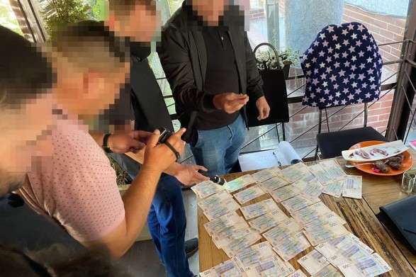 В Івано-Франківську на хабарі в 20 тис. грн впіймали посадовця Служби автодоріг