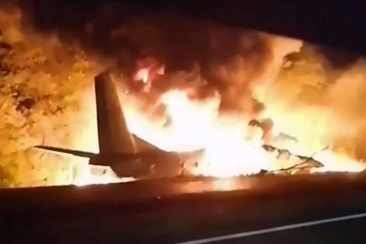 Авіатроща під Харковом: з'явилося відео моменту падіння літака з курсантами