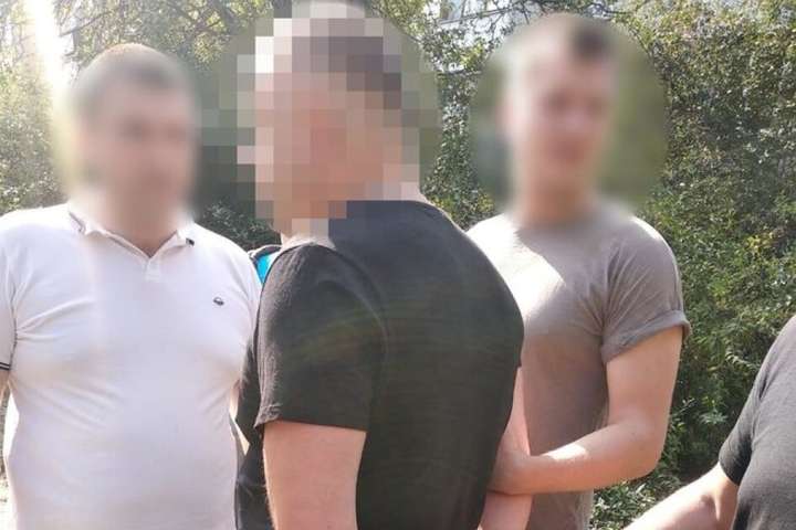 Поліцейські затримали чоловіка, який стріляв в жінку в центрі Харкова і відібрав її авто