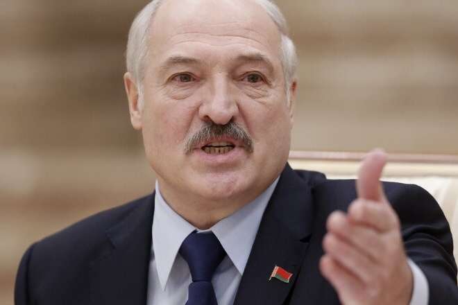 Лукашенко порадив «незрілому» Макрону зайнятися Францією