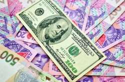 Курс долара в Україні побив річний рекорд