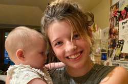  44-летняя актриса Мила Йовович похвасталась любимыми дочерьми 
  