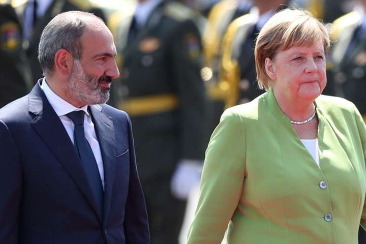 Карабаський конфлікт: прем’єр Вірменії закликав Меркель «приборкати» Туреччину