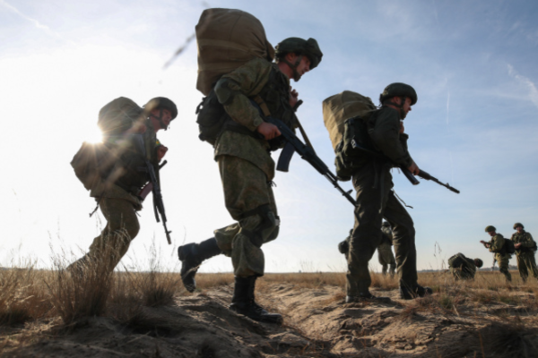 Росія заявила, що виводить своїх десантників з Білорусі