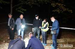 Тіло чоловіка виявили перехожі і повідомили поліції