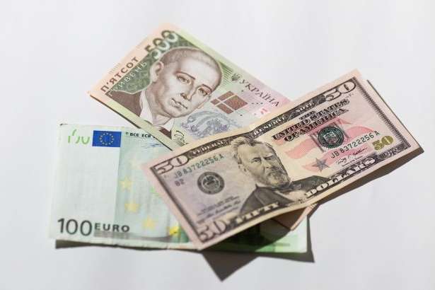 Нацбанк: грошові перекази в Україну скоротились на півмільярда доларів