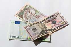 Це на 6,4% (на 493 млн доларів) менше, ніж роком раніше (7 661 млн доларів)