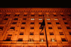 Будівля Київради «загорілась» золотом на підтримку онкохворих дітей (фото)