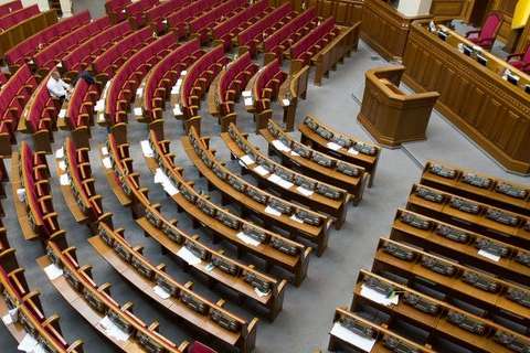 Рада скасувала шість пленарних засідань через Covid-19 у депутатів