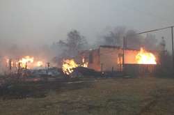 Луганщина у вогні: загорілися десятки будівель, 1200 – без електрики