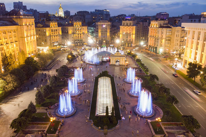 Київські фонтани йдуть на зимівлю (фото)