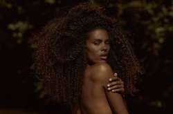  23-летняя Тина Кунаки покорила столицу Франции 
  