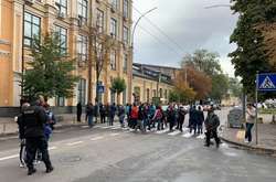 На Печерську люди перекрили дорогу, протестуючи проти зведення висотки (фото)