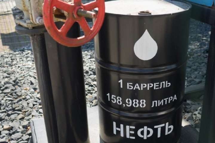 Російська нафта за рік подешевшала в півтора раза