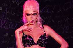  28-летняя супермодель Кара Делевинь стала героиней провокационной фотосессии 
  