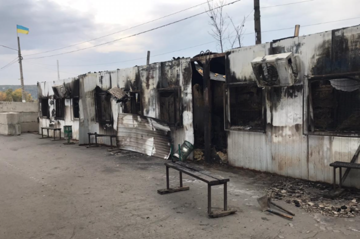 Вогонь навколо КПВВ «Станиця Луганська» загасили