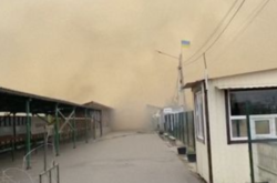 Поблизу контрольного пункту в’їзду-виїзду «Станиця Луганська» основні осередки вогню локалізовані. КПВВ тимчасово закритий. Тривають роботи з ліквідації наслідків пожежі