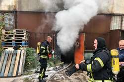 Приміщення складу було сильно задимлене