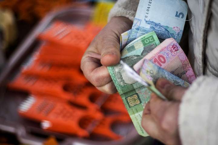 Фахівці розповіли, чого чекати від курсу долара після місцевих виборів в Україні