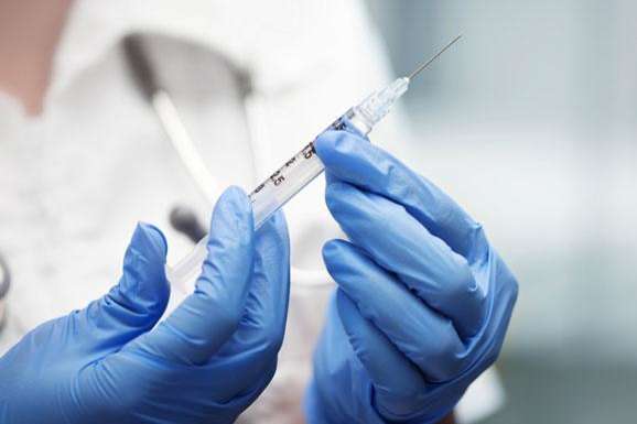 У Британії планують розпочати масову вакцинацію від Covid-19