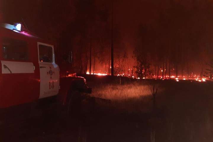 На Луганщині загасили один з основних осередків пожеж, ще сім горять