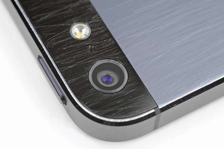 Apple запатентовала смартфон, который способен восстанавливать экран от царапин