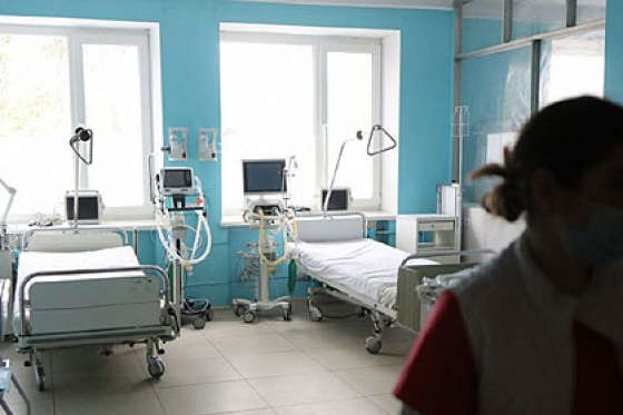 «Стареньких відправляють помирати». Лікарні Одеси переповнені, – волонтерка