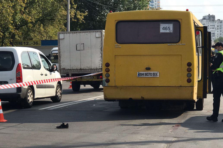 Жуткое ДТП в Киеве: маршрутка на переходе сбила трех пешеходов
