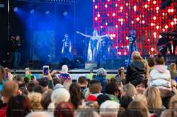 Наплевали на карантин: Полякова выступила на концерте Кернеса (фото, видео)