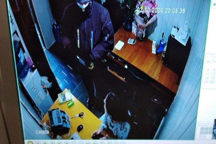 Жорстоке вбивство в київському магазині: слідчі затримали підозрюваного (фото)