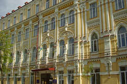 Жінка 13 разів «мінувала» столичний вуз через конфлікт із донькою