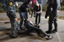 Поліція обстрілювала протестувальників гумовими кулями