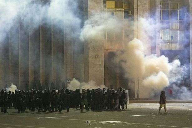 У Бішкеку демонстранти захопили будівлю парламенту