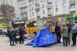 Нападники повалили й порізали агітаційну палатку