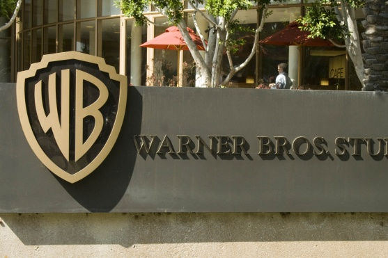 Кому принадлежит warner brothers