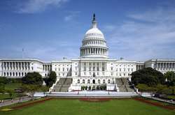 Щонайменше 11 помічників Трампа або заразилися коронавірусом, або працюють з дому