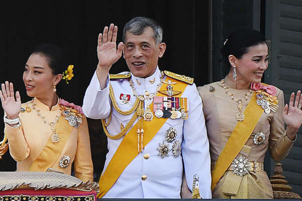 Король Таиланда по случаю своего дня рождения помиловал 16 украинцев
