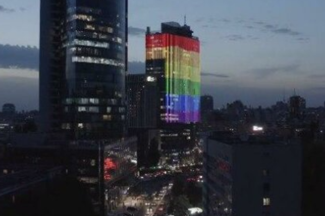 У Києві протягом тижня найбільший хмарочос прикрашатиме символ ЛГБТ