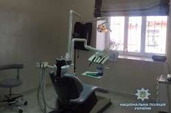 У Києві судитимуть стоматолога, в кабінеті якого померла пацієнтка