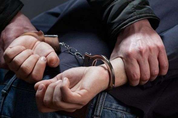 На Київщині затримали чоловіка, який вдарив поліцейського в залі суду