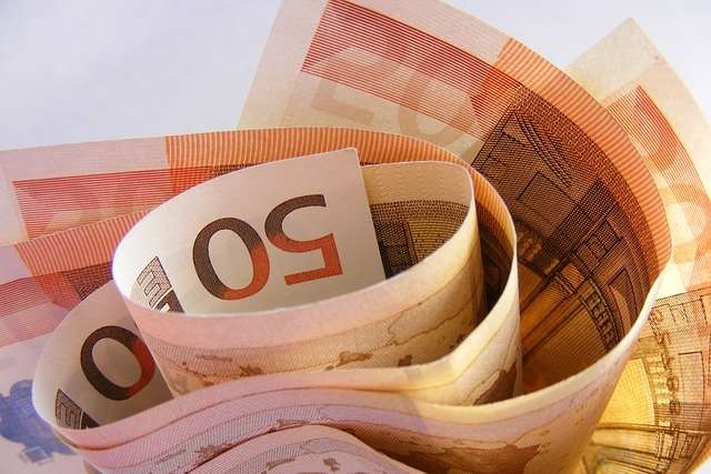 Євро дешевшає: курс валют на 9 жовтня